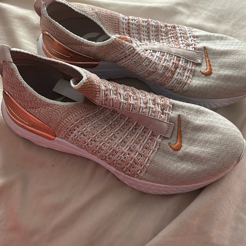 Nike Tennis Shoes